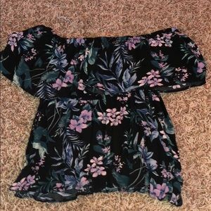 American eagle off the shoulder top size:Xs